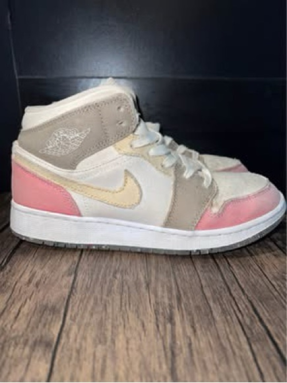 Nike Air Jordan 1 Mid SE DJ0338-100 sneakers